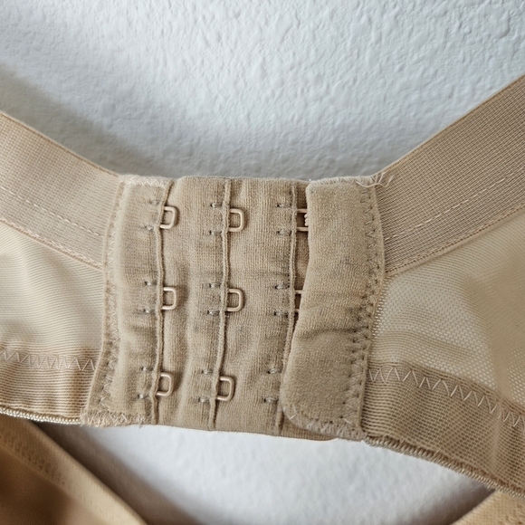 Elomi Smoothing Underwired Seam Free Bra Size 48D Nude - Picture 5 of 6